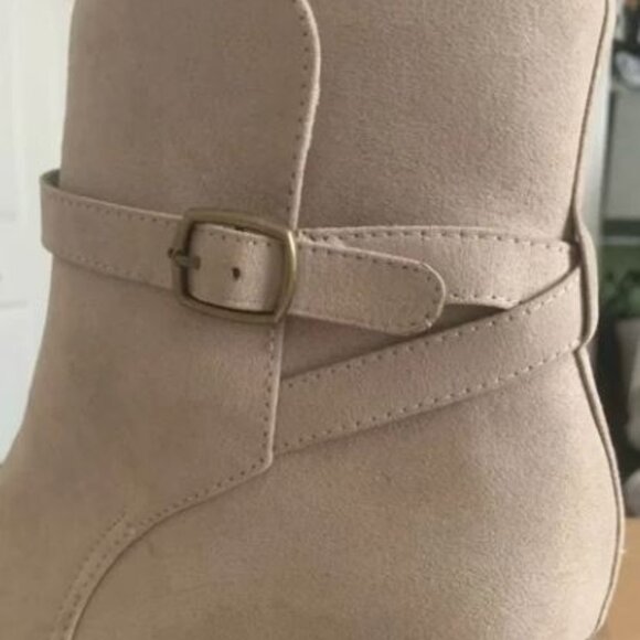 Ann Taylor Loft Suede leather Riding Boot-Missy in Light Pebble Color Size 7 M - Picture 3 of 13